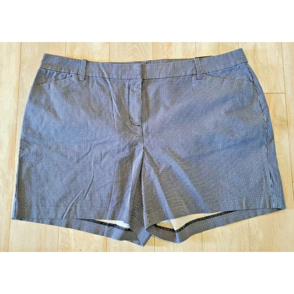 Lane‎ Bryant Shorts Size 22 Navy Blue & White Striped Bermuda Shorts NWT